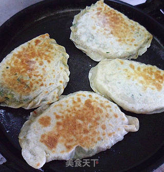 剩菜翻新——鲜虾味韭菜盒子的做法步骤:11