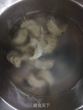 酸辣汤水饺的做法步骤：2