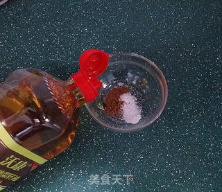 千层葱油饼(饺子皮版)的做法步骤:3