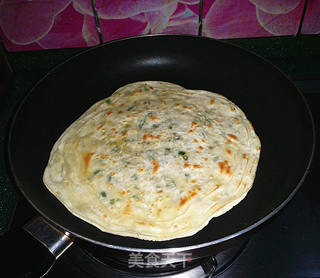 千层葱油饼(饺子皮版)的做法步骤:11