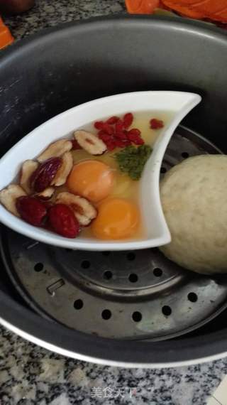 大枣枸杞鸡蛋羹的做法步骤：2