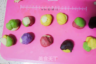 让你一次吃到四种口味的奶黄馅桃山月饼的做法步骤:7