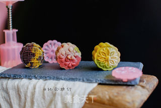 让你一次吃到四种口味的奶黄馅桃山月饼的做法步骤:14