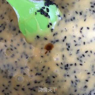 黑芝麻蛋卷的做法步骤:7