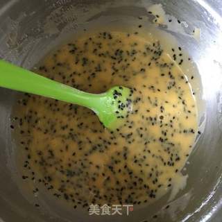 黑芝麻蛋卷的做法步骤:8