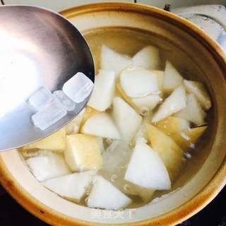 冰糖雪梨汤的做法步骤:4