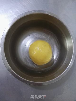 红豆馅广式月饼的做法步骤:6