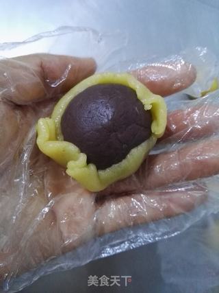 红豆馅广式月饼的做法步骤:10