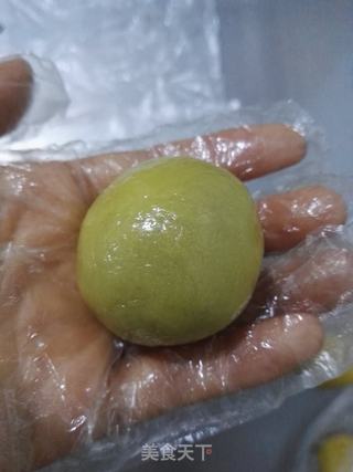 红豆馅广式月饼的做法步骤:11