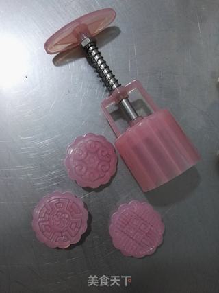 红豆馅广式月饼的做法步骤:12