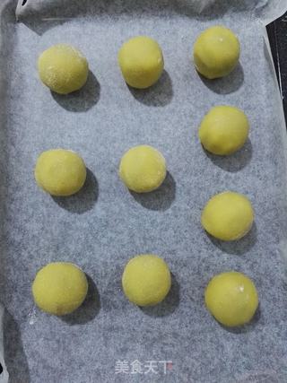 红豆馅广式月饼的做法步骤:13