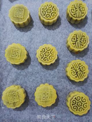 红豆馅广式月饼的做法步骤:16