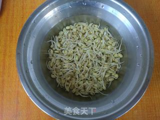 西兰花炒豆芽的做法步骤:2