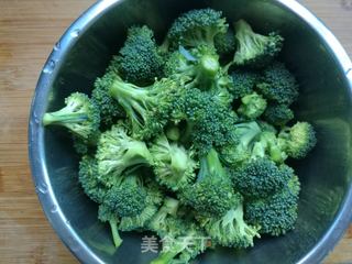 西兰花炒豆芽的做法步骤:3