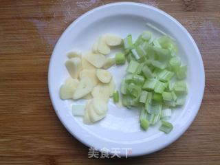 西兰花炒豆芽的做法步骤:7