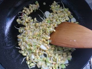 西兰花炒豆芽的做法步骤:11