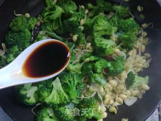 西兰花炒豆芽的做法步骤:14