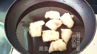 香辣酱猪蹄的做法步骤:2