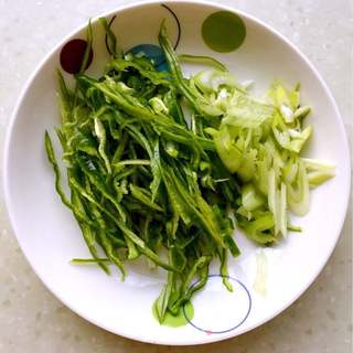 土豆丝卷饼的做法步骤:2