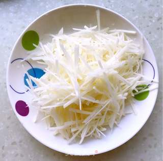 土豆丝卷饼的做法步骤:4