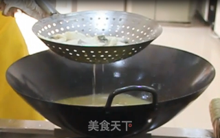 青椒鱼片简单又实惠的做法步骤：3