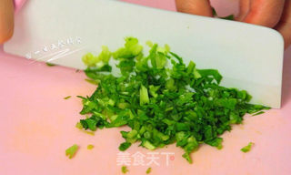 粉蒸时蔬 宝宝营养辅食,胡萝卜+西兰花+小青菜+核桃油+玉米粉的做法步骤:2