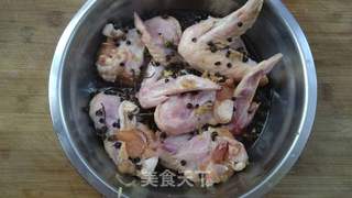 藤椒味烤鸡翅的做法步骤:3