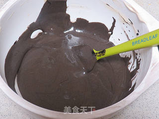 撞击视觉滴【黑旋风蛋糕卷】的做法步骤:10