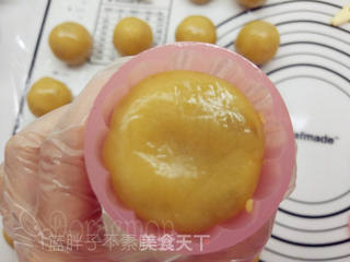 经典的广式月饼的做法步骤:10