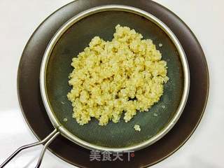 三文鱼藜麦沙拉的做法步骤:7