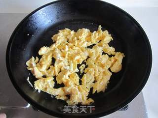 平菇炒鸡蛋的做法步骤:4