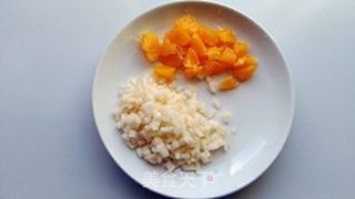 金枪鱼水果饭团的做法步骤:2