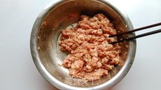 咸蛋黄菜肉大馄饨的做法步骤:5