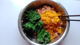 咸蛋黄菜肉大馄饨的做法步骤:9