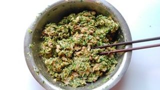 咸蛋黄菜肉大馄饨的做法步骤:10