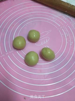 广式蛋黄豆沙月饼的做法步骤:11