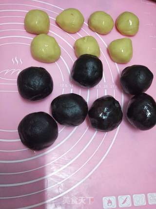 广式蛋黄豆沙月饼的做法步骤:12
