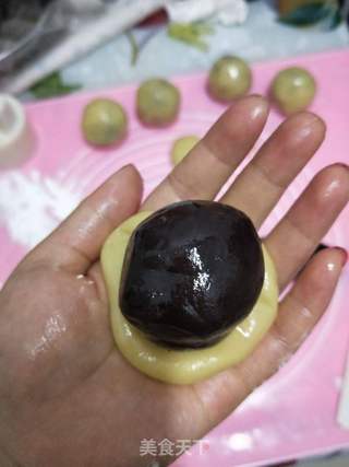 广式蛋黄豆沙月饼的做法步骤:14