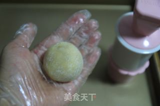 莲蓉蛋黄月饼的做法步骤：18