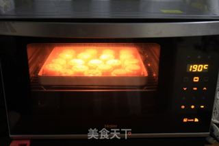莲蓉蛋黄月饼的做法步骤:26