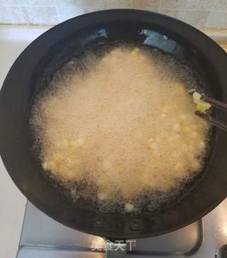 金沙玉米的做法步骤:8