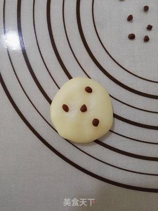 可可圆点冰皮月饼的做法步骤:13