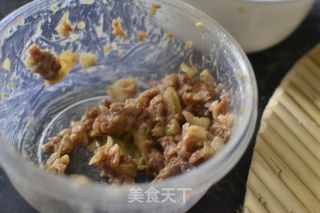 馄饨抱蛋-早餐花样吃法的做法步骤：2