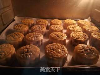 广式蛋黄月饼(63 克x20个)的做法步骤:8
