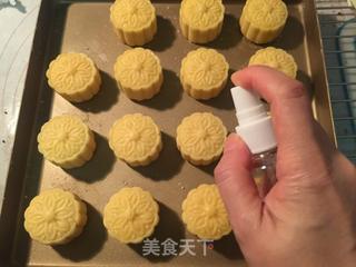 流心奶黄月饼的做法步骤:28