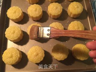 流心奶黄月饼的做法步骤:30