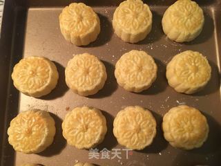 流心奶黄月饼的做法步骤：31