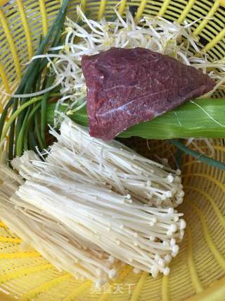 麻辣水煮牛肉的做法步骤：1