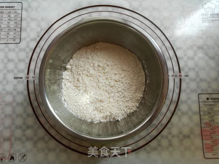 广式红豆沙蛋黄月饼的做法步骤:3