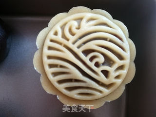 广式红豆沙蛋黄月饼的做法步骤:26